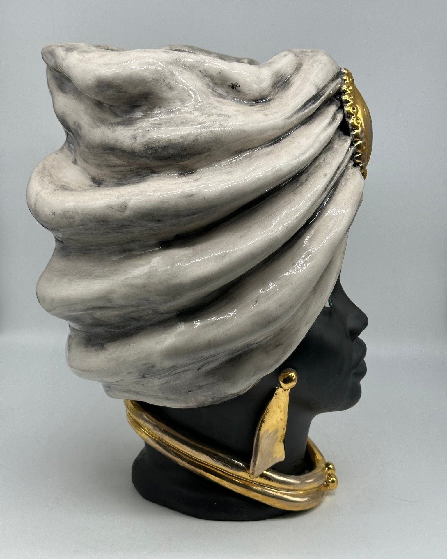 Teste di Moro Atena Ceramica Caltagirone cm H.40 L.28 Artigianale Ghiaccio Opaco Oro - DD CERAMICHE SICILIANE