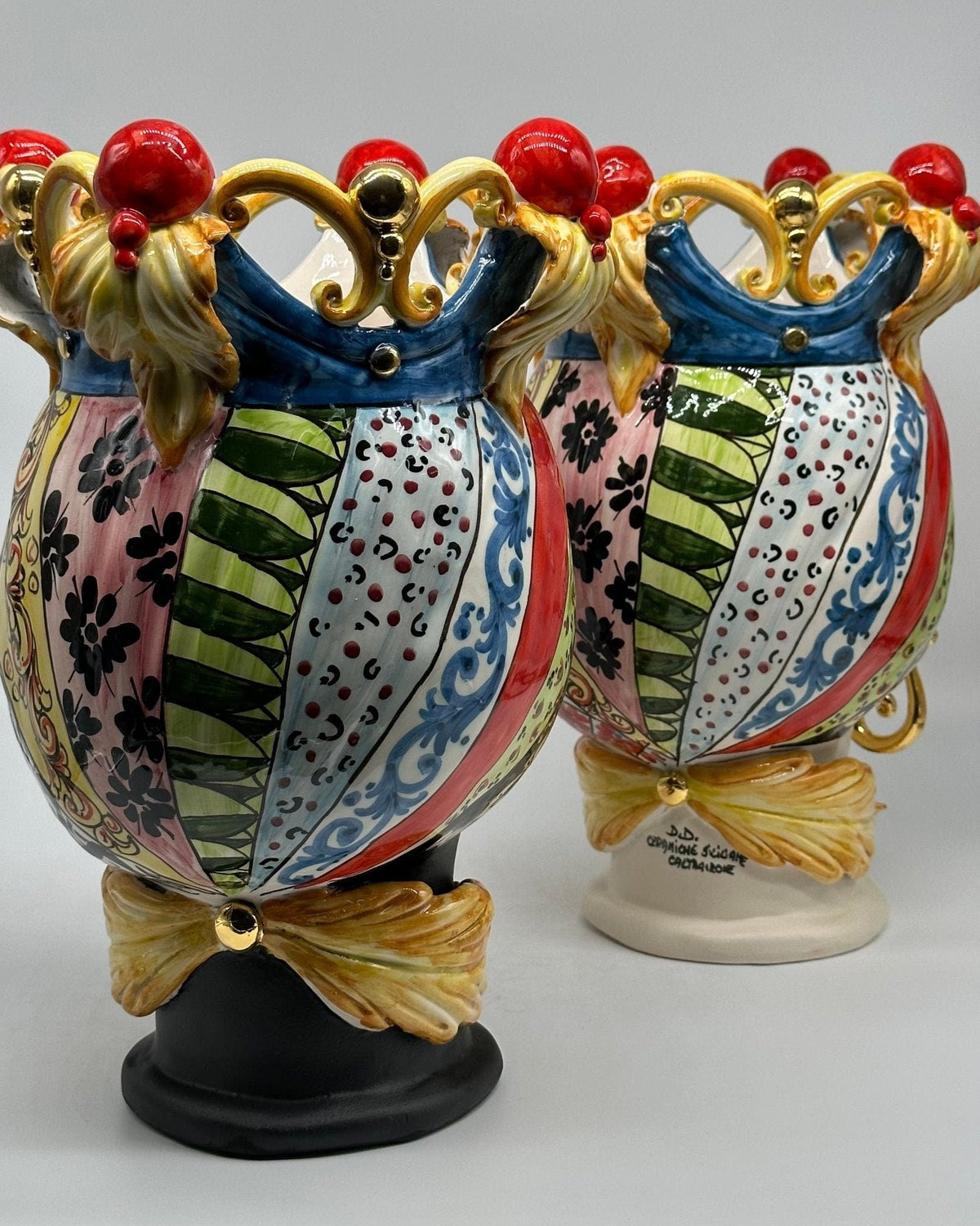 Teste di Moro Diana “Carretto” Ceramica Caltagirone cm H.30 L.20 Artigianale Écru Oro Sfere Rosso - DD CERAMICHE SICILIANE
