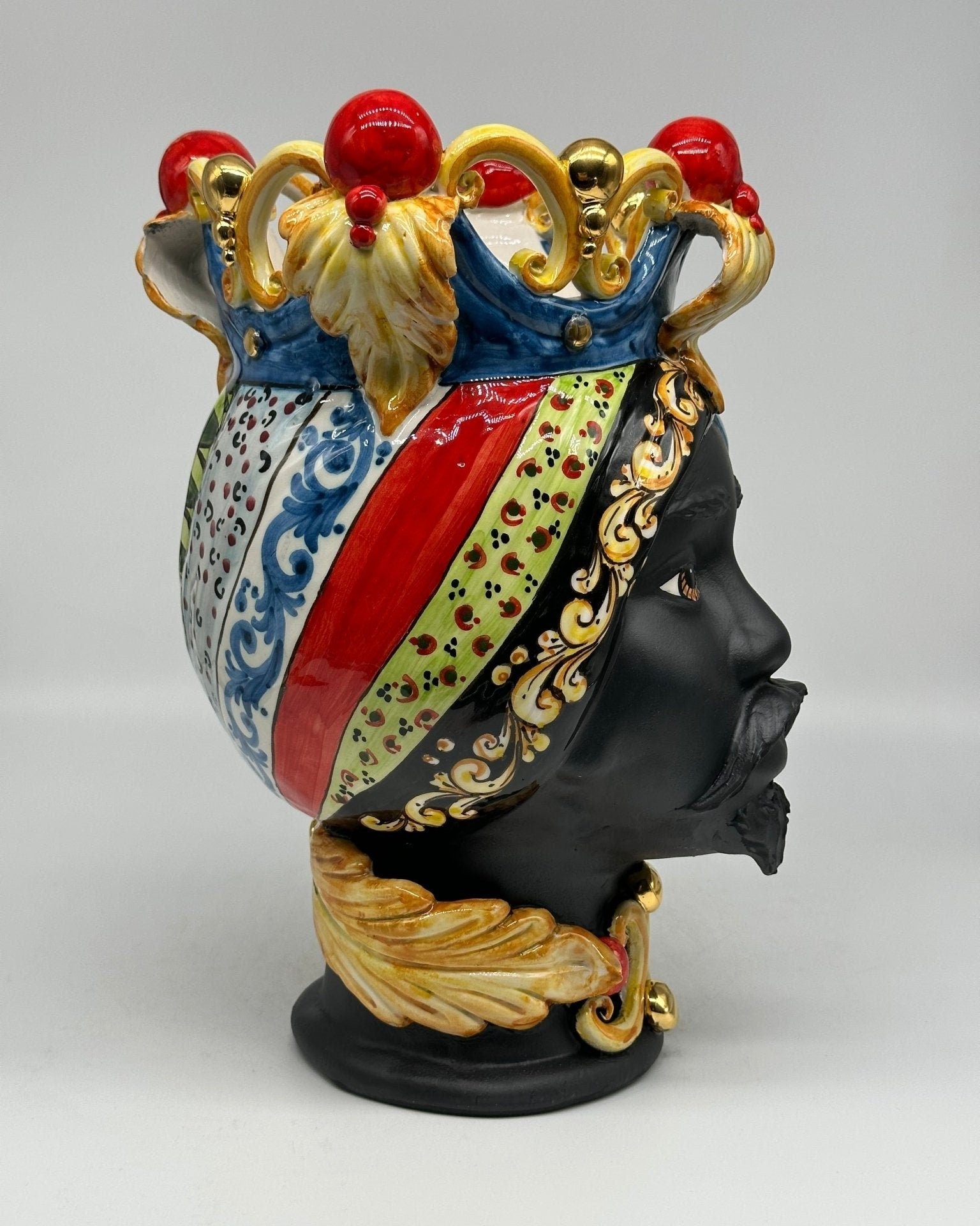 Teste di Moro Diana “Carretto” Ceramica Caltagirone cm H.30 L.20 Artigianale Écru Oro Sfere Rosso - DD CERAMICHE SICILIANE
