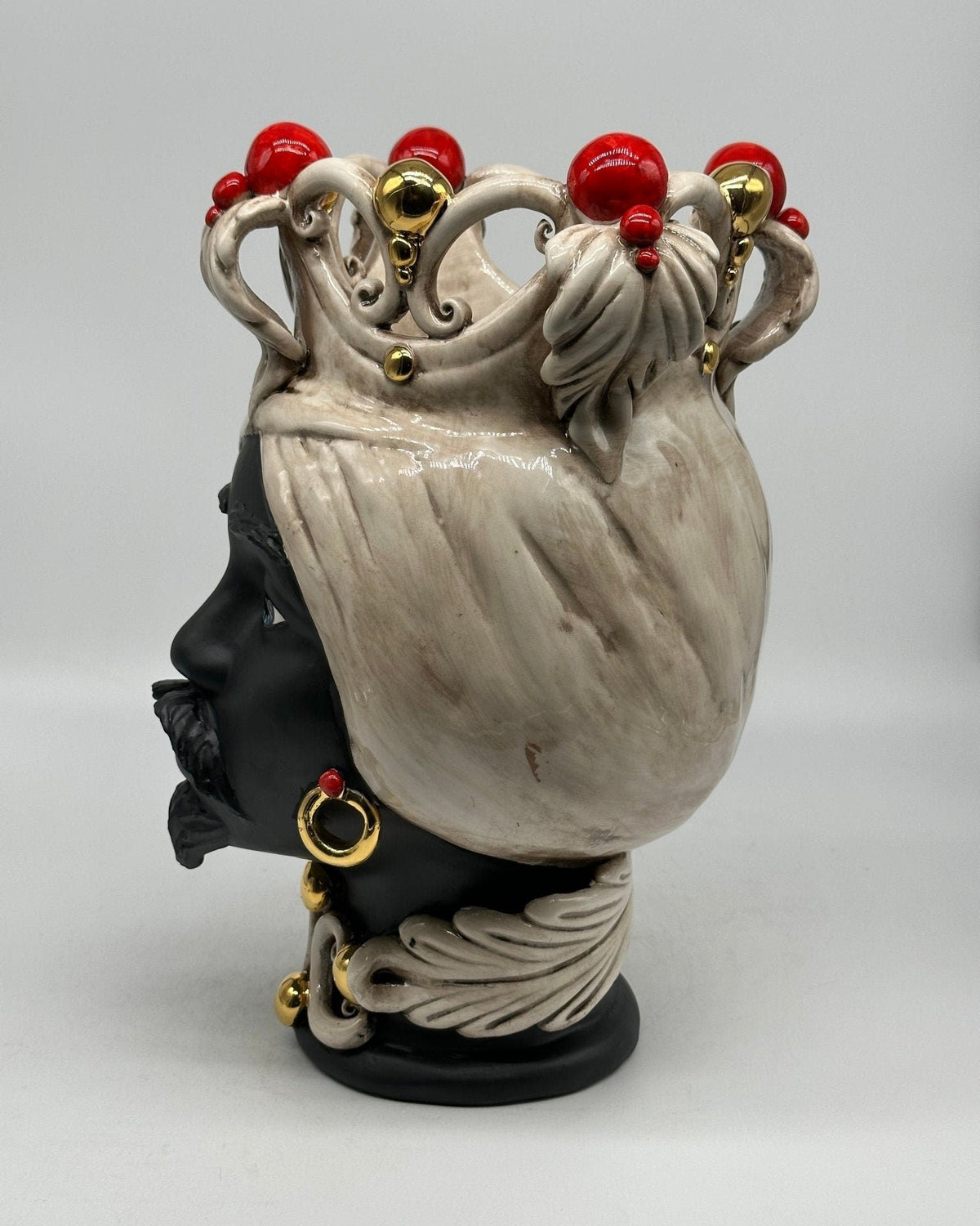 Teste di Moro Diana Ceramica Caltagirone cm H.30 L.20 Artigianale Écru Oro Sfere Rosso - DD CERAMICHE SICILIANE