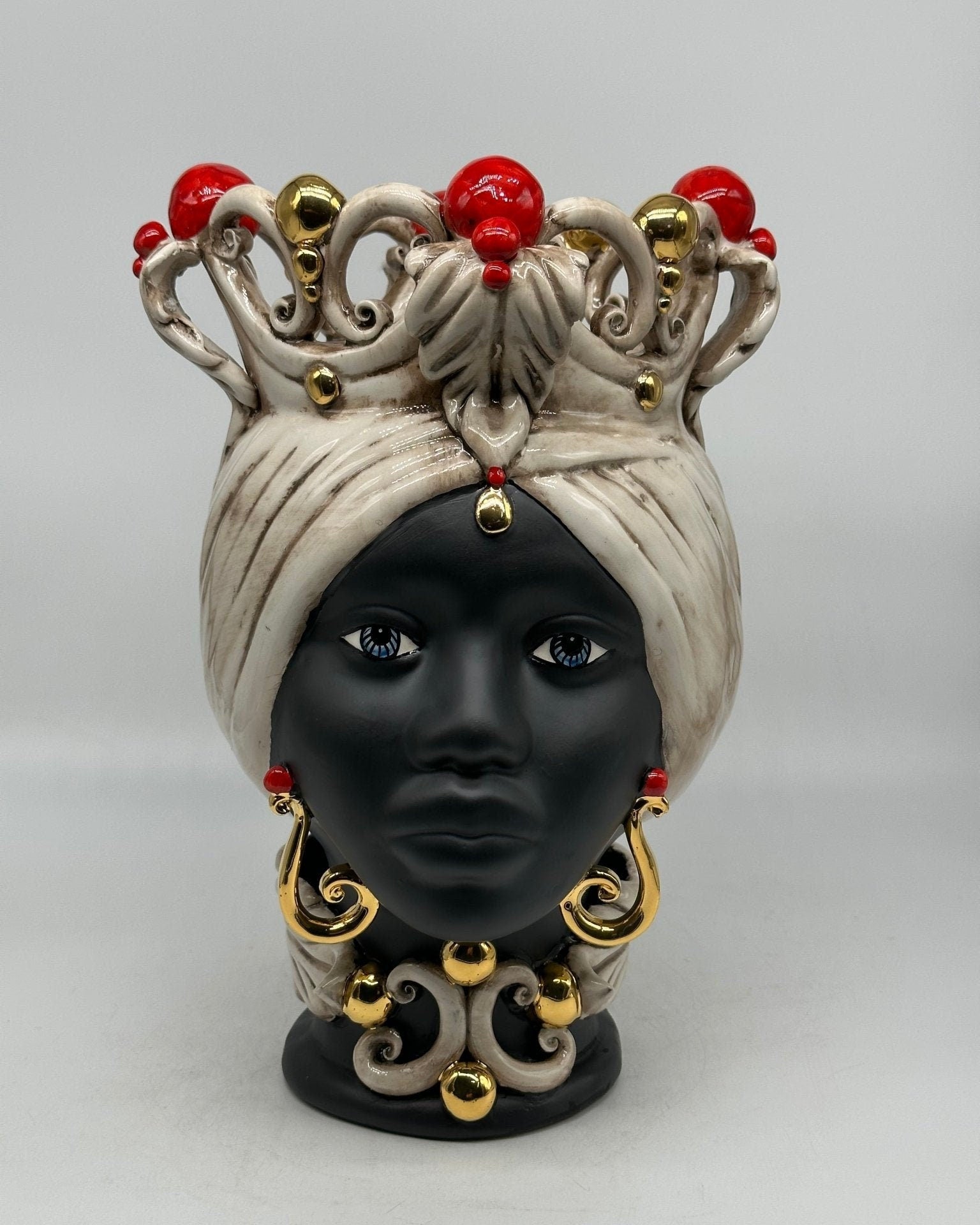 Teste di Moro Diana Ceramica Caltagirone cm H.30 L.20 Artigianale Écru Oro Sfere Rosso - DD CERAMICHE SICILIANE