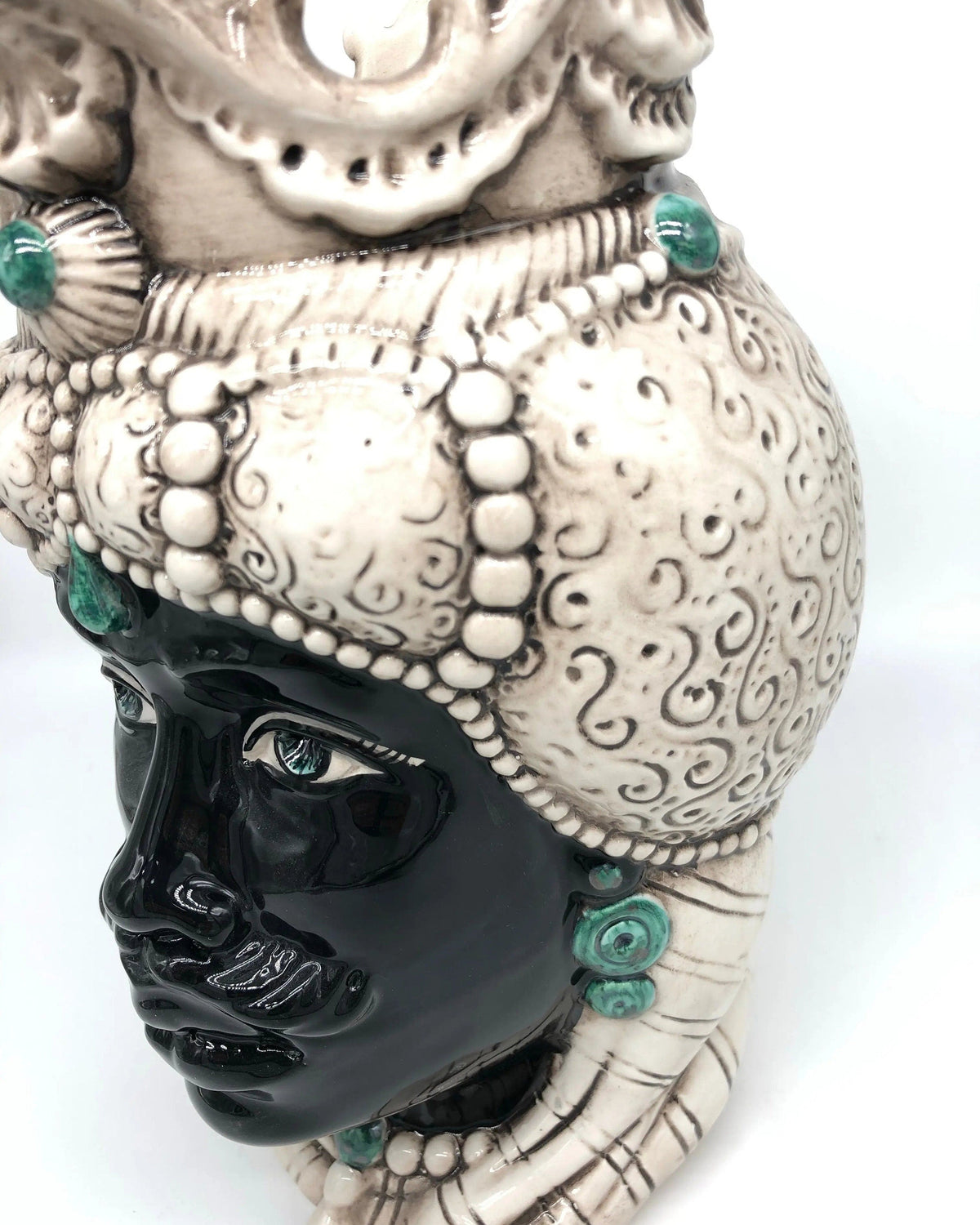 Teste di Moro Emiro Ceramica Caltagirone cm H.30 L.18 Artigianale Écru Sfere Verde DD CERAMICHE SICILIANE