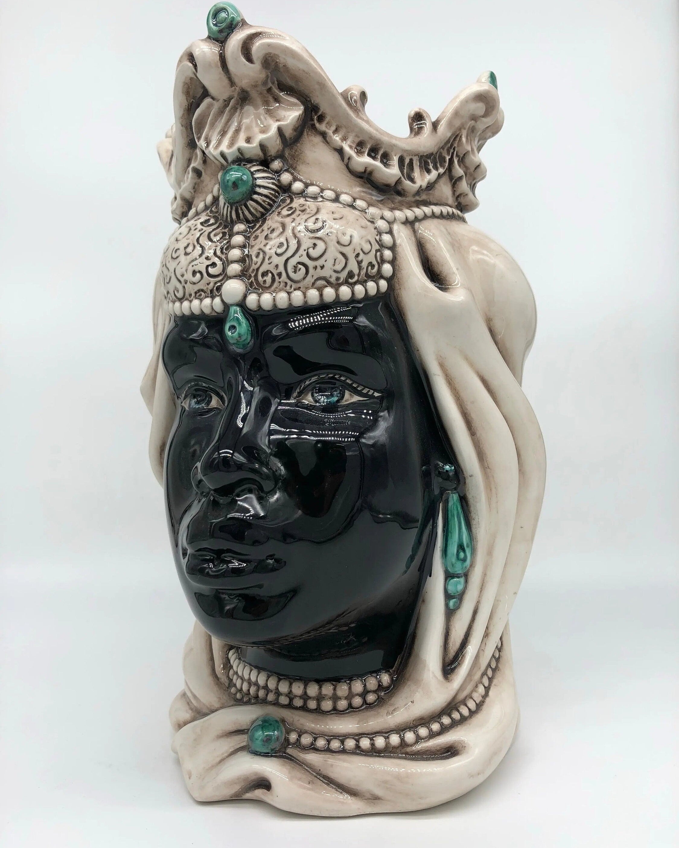 Teste di Moro Emiro Ceramica Caltagirone cm H.30 L.18 Artigianale Écru Sfere Verde DD CERAMICHE SICILIANE