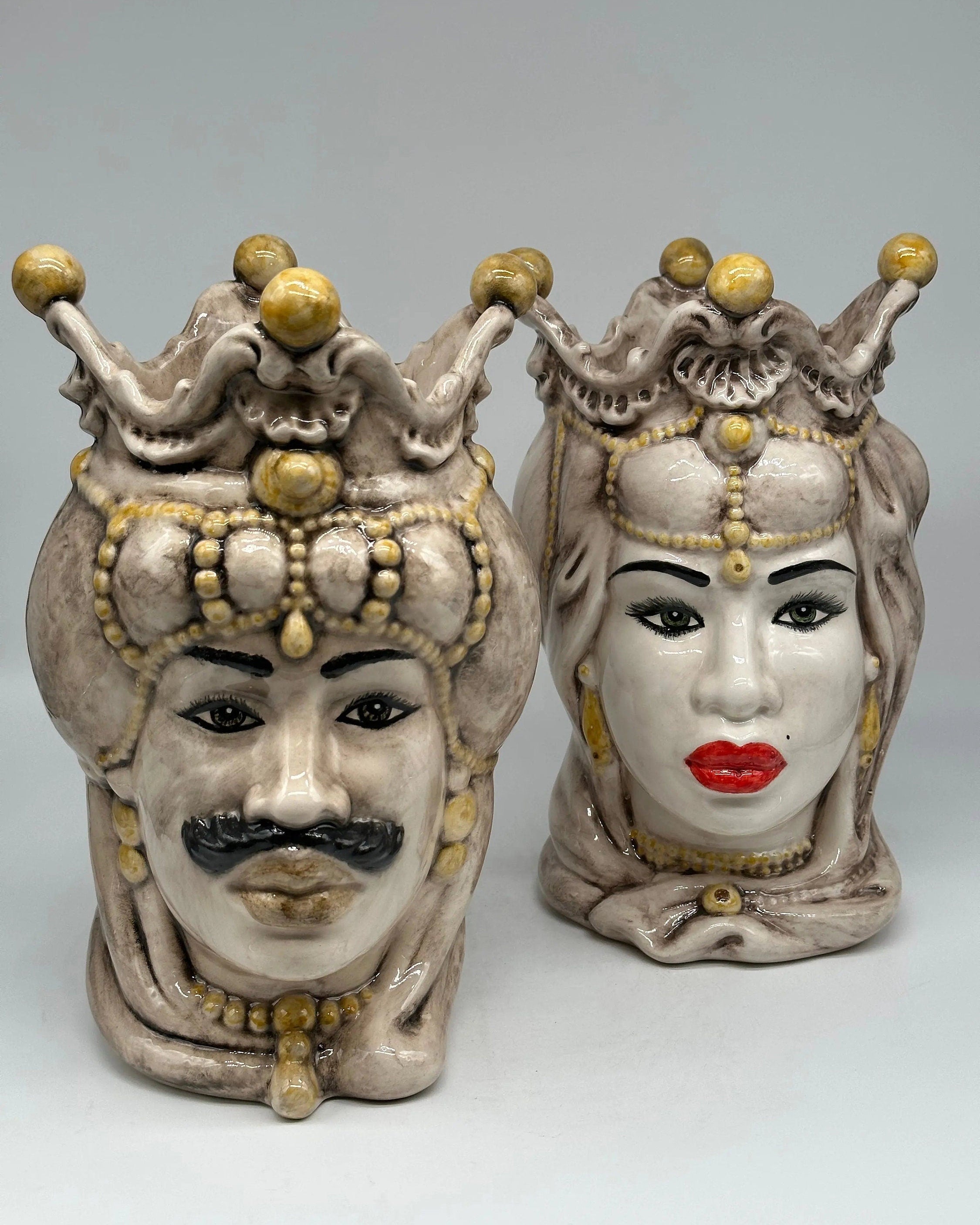 Teste di Moro Emiro Ceramica Caltagirone cm H.30 L.18 Artigianale Écru Sfere Giallo DD CERAMICHE SICILIANE