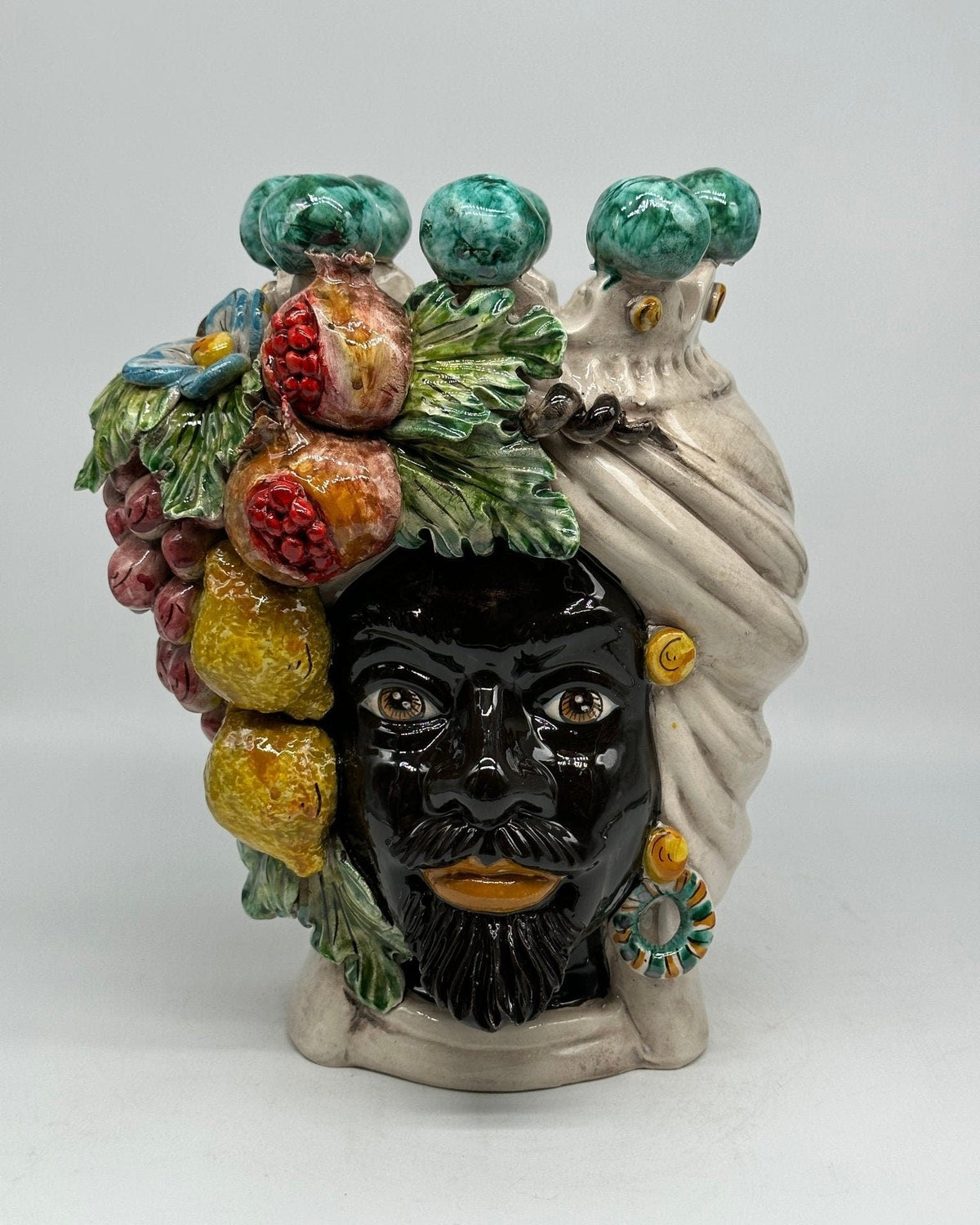 Teste di Moro Fiori e Frutta Ceramica Caltagirone cm H.30 L.23 Artigianale Corona con Sfere Verde - DD CERAMICHE SICILIANE
