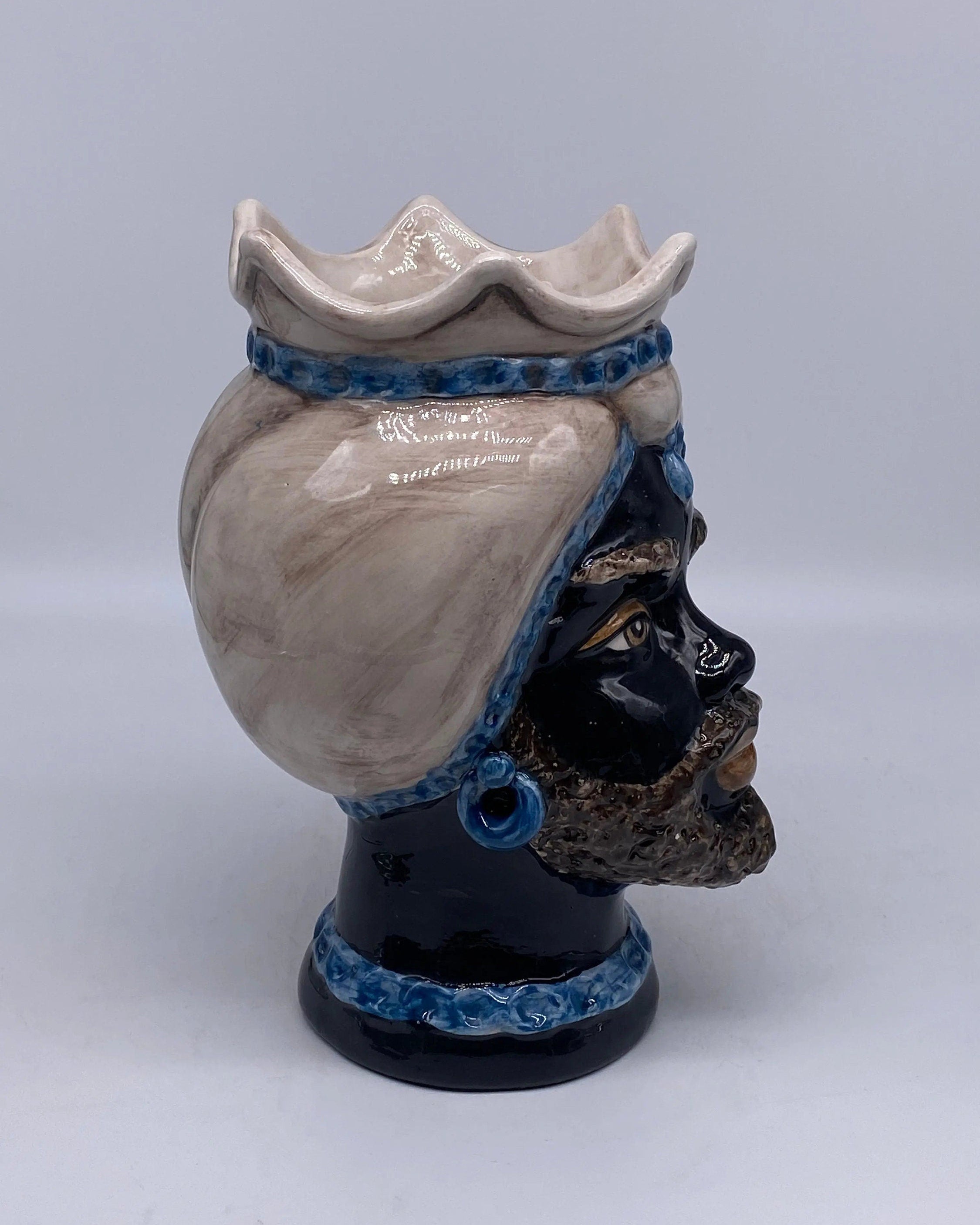 Teste di Moro Luis Ceramica Caltagirone cm H.22 L.15 Artigianale Turbante Liscio Écru Blu DD CERAMICHE SICILIANE