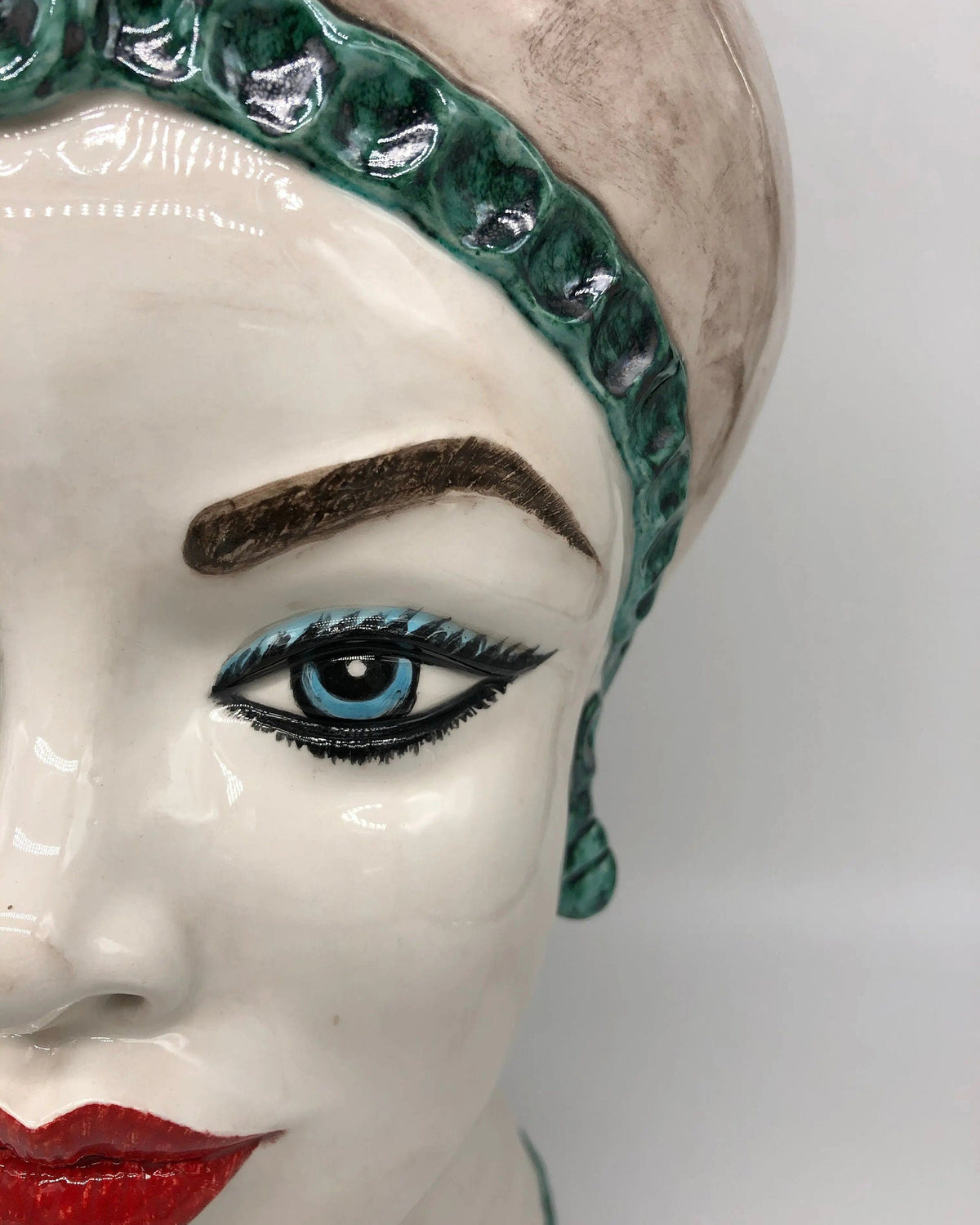 Teste di Moro Luis Ceramica Caltagirone cm H.44 L.23 Artigianale Turbante Liscio Écru Verde DD CERAMICHE SICILIANE