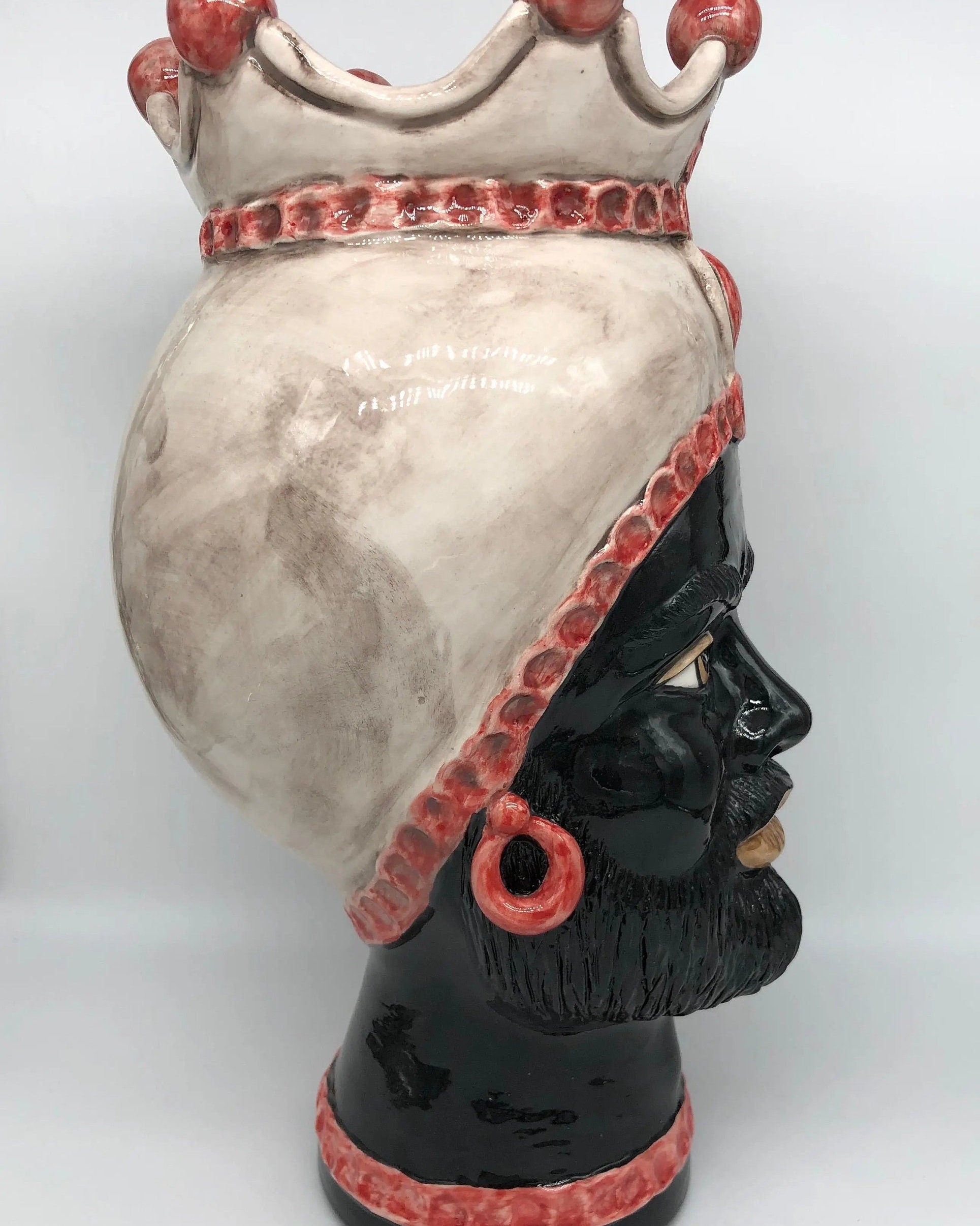 Teste di Moro Luis Ceramica Caltagirone cm H.44 L.23 Artigianale Turbante Liscio Écru Rosso DD CERAMICHE SICILIANE