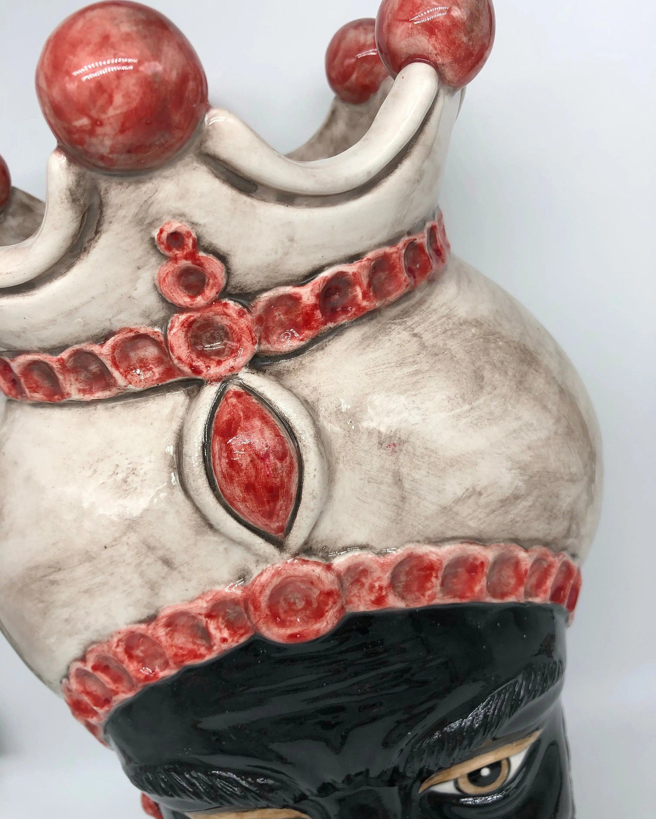 Teste di Moro Luis Ceramica Caltagirone cm H.44 L.23 Artigianale Turbante Liscio Écru Rosso DD CERAMICHE SICILIANE