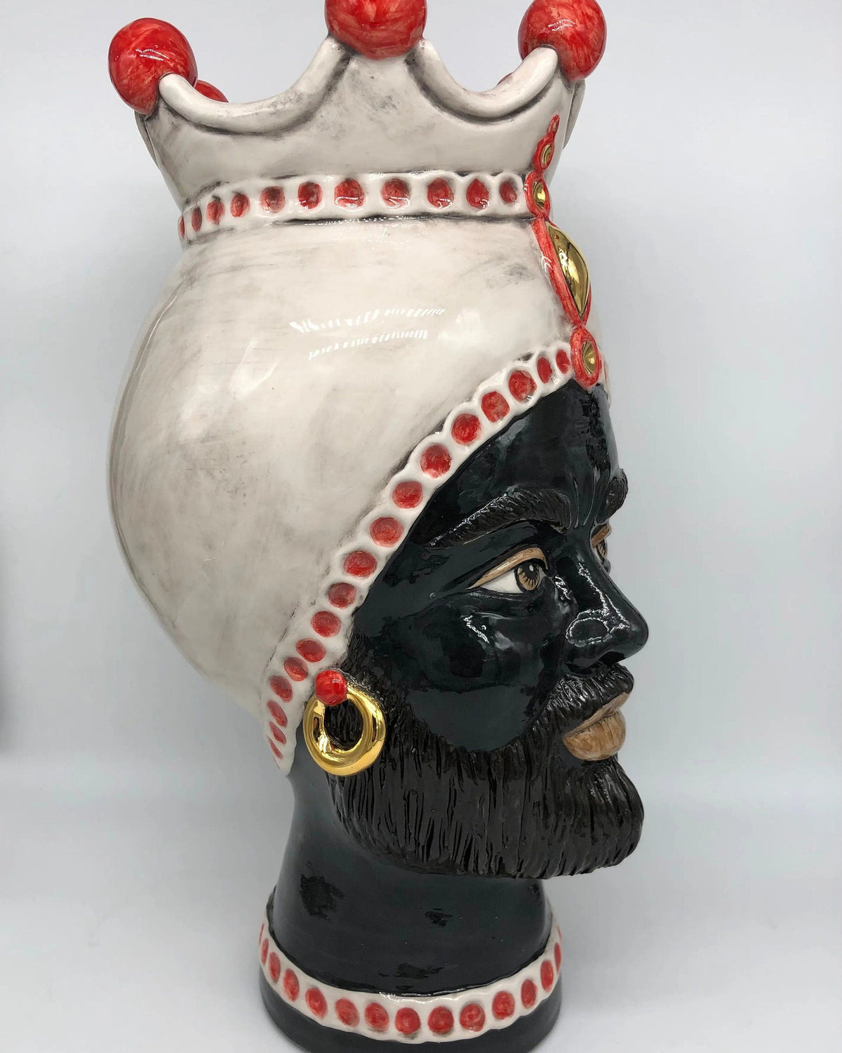 Teste di Moro Luis Ceramica Caltagirone cm H.44 L.23 Artigianale Turbante Liscio Écru Rosso Oro DD CERAMICHE SICILIANE