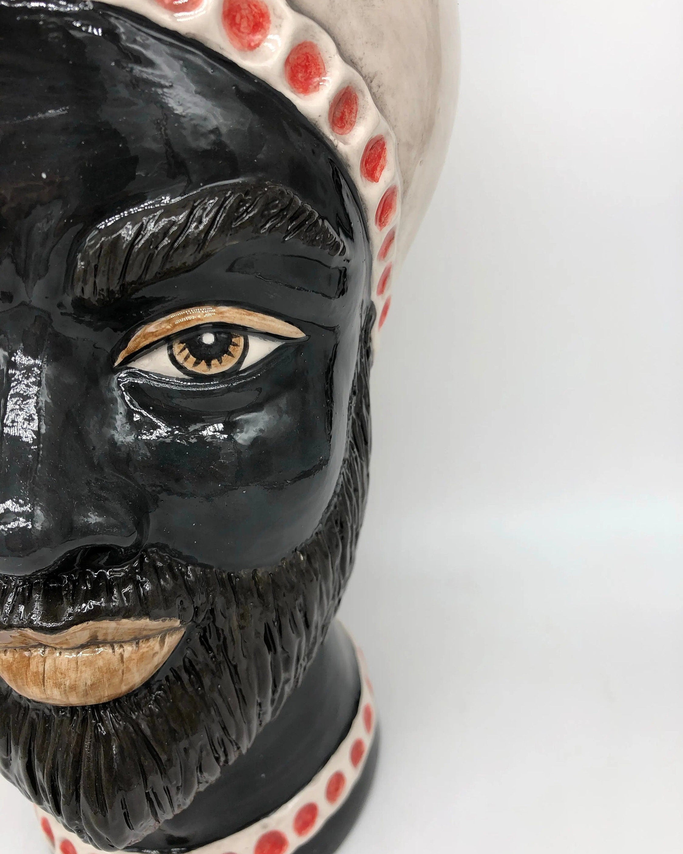 Teste di Moro Luis Ceramica Caltagirone cm H.44 L.23 Artigianale Turbante Liscio Écru Rosso Oro DD CERAMICHE SICILIANE