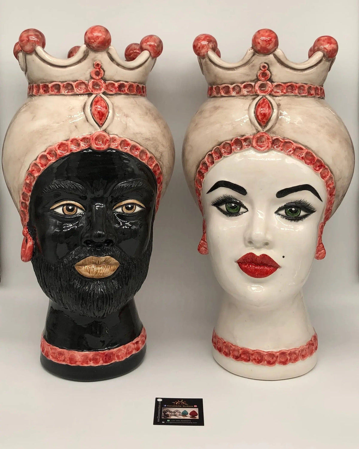 Teste di Moro Luis Ceramica Caltagirone cm H.44 L.23 Artigianale Turbante Liscio Écru Rosso DD CERAMICHE SICILIANE