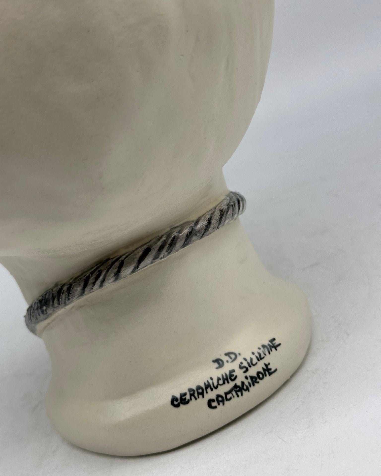 Teste di Moro Mediterraneo Ceramica Caltagirone cm H.29 L.22 Artigianale Bianco Opaco - DD CERAMICHE SICILIANE