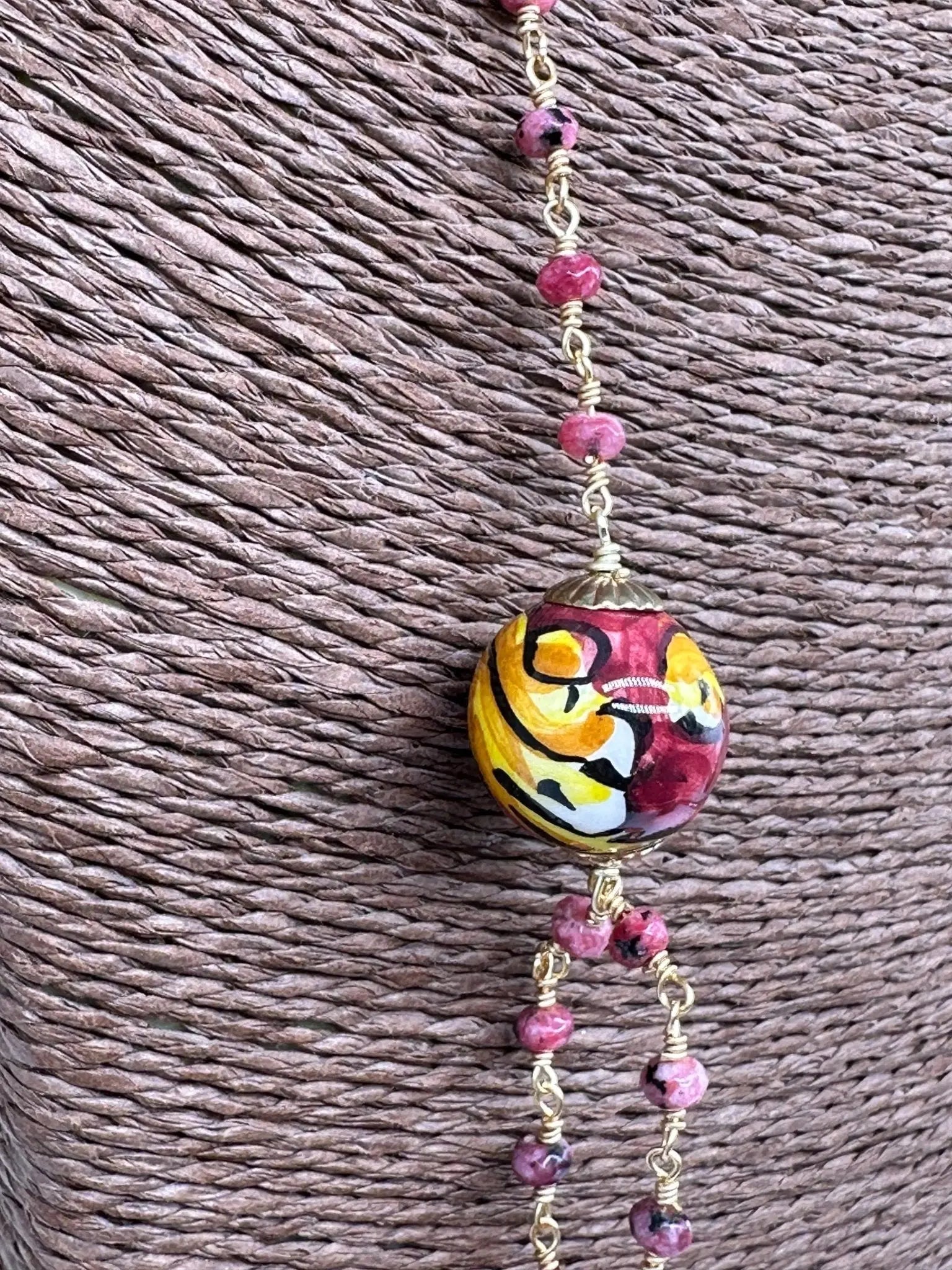 Collana Coffa Siciliana decorata Bordeaux Ceramica di Caltagirone - COLLANA