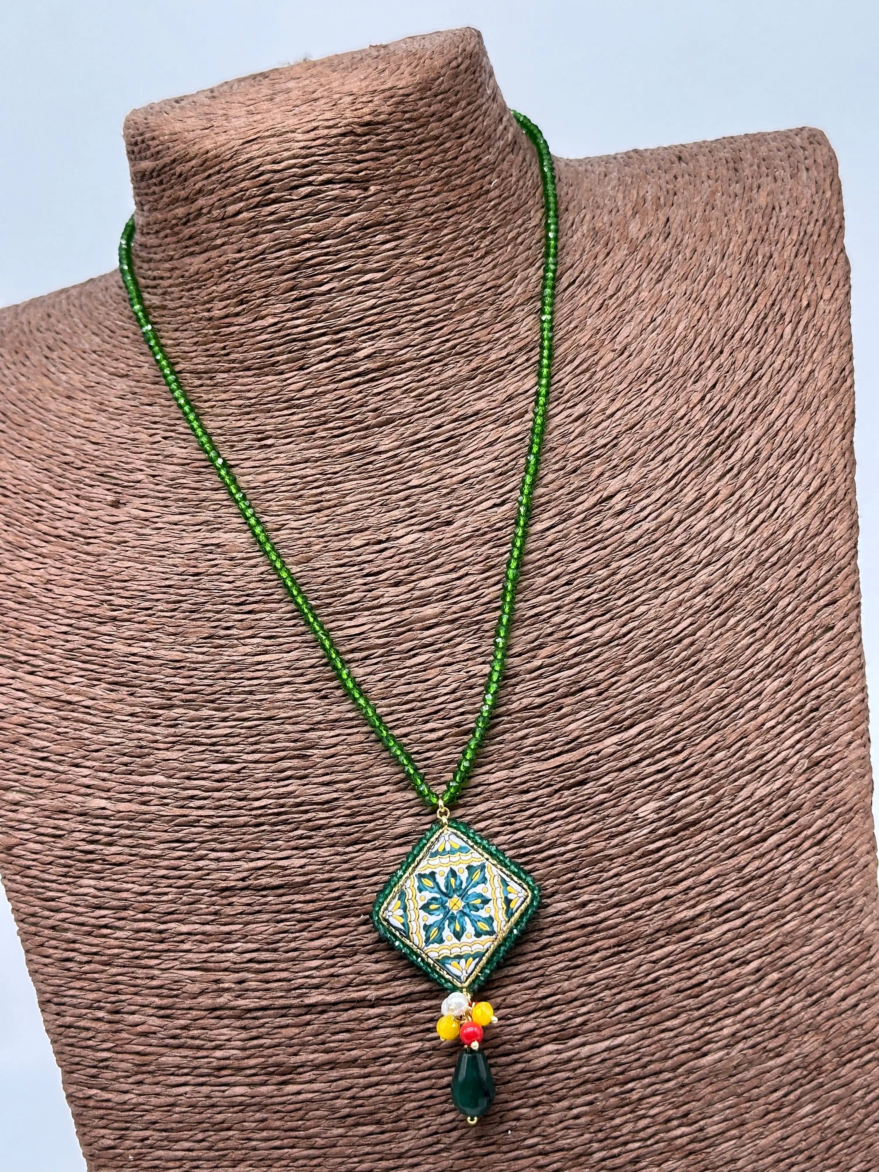 Collana Piastrella Ceramica Caltagirone Decoro Barocco, catena perline verde DD CERAMICHE SICILIANE