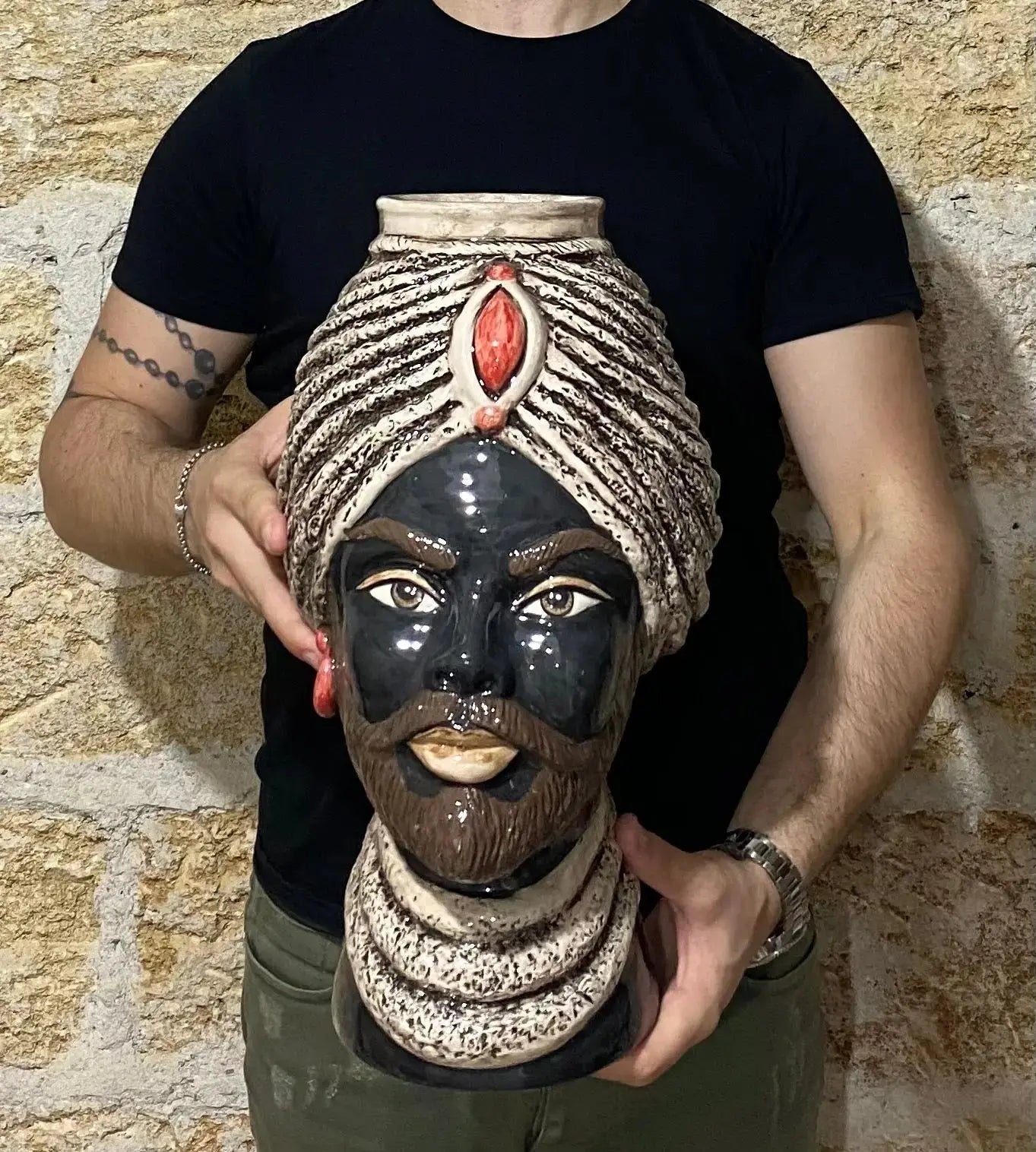 FINE SERIE - Testa di Moro Uomo Demetra Ceramica Caltagirone cm H.40 L.22 Artigianale Écru Rosso DD CERAMICHE SICILIANE