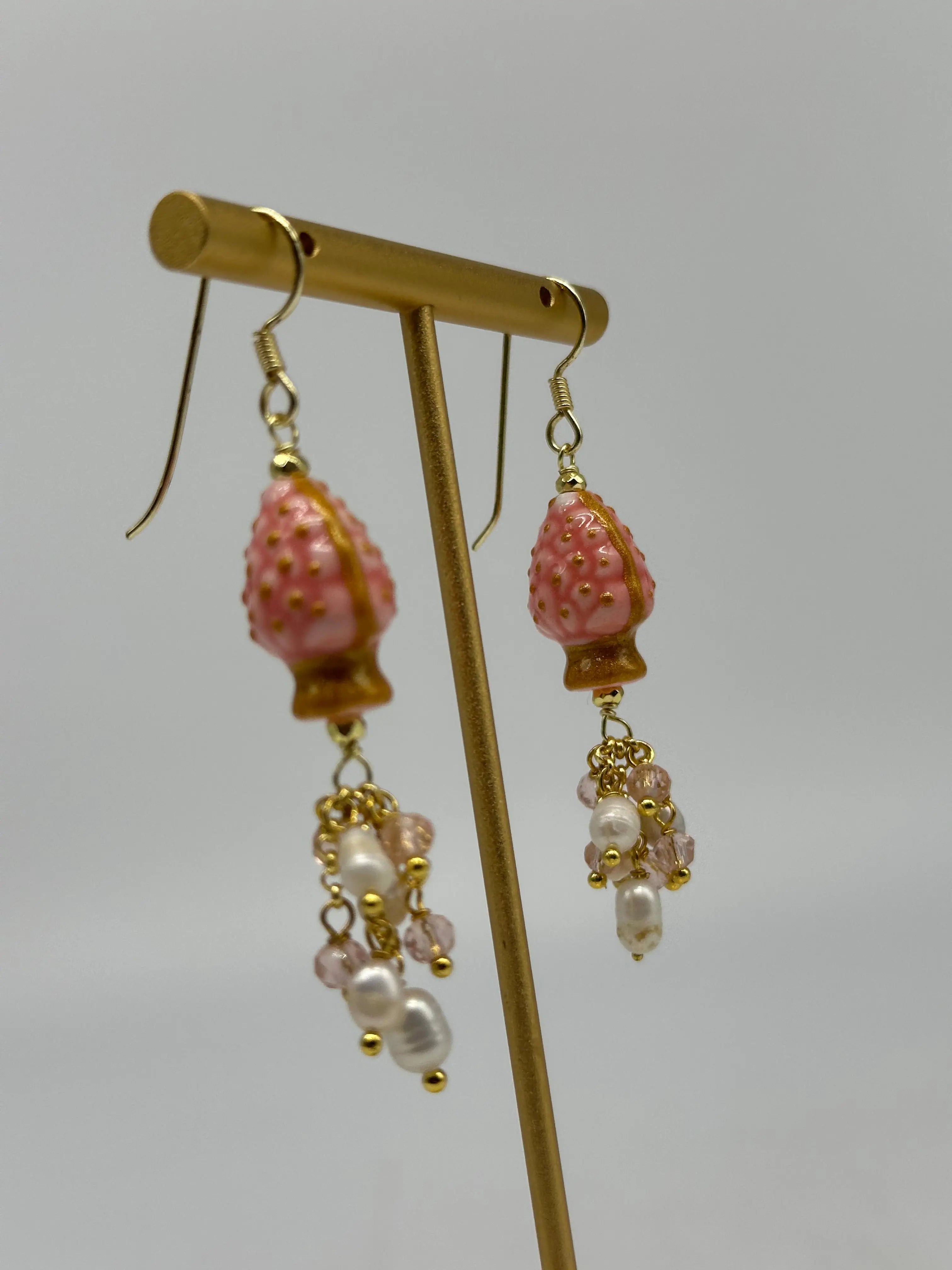 Orecchini Artigianali Pigna Rosa Ceramica di Caltagirone, pietre e perle DD CERAMICHE SICILIANE