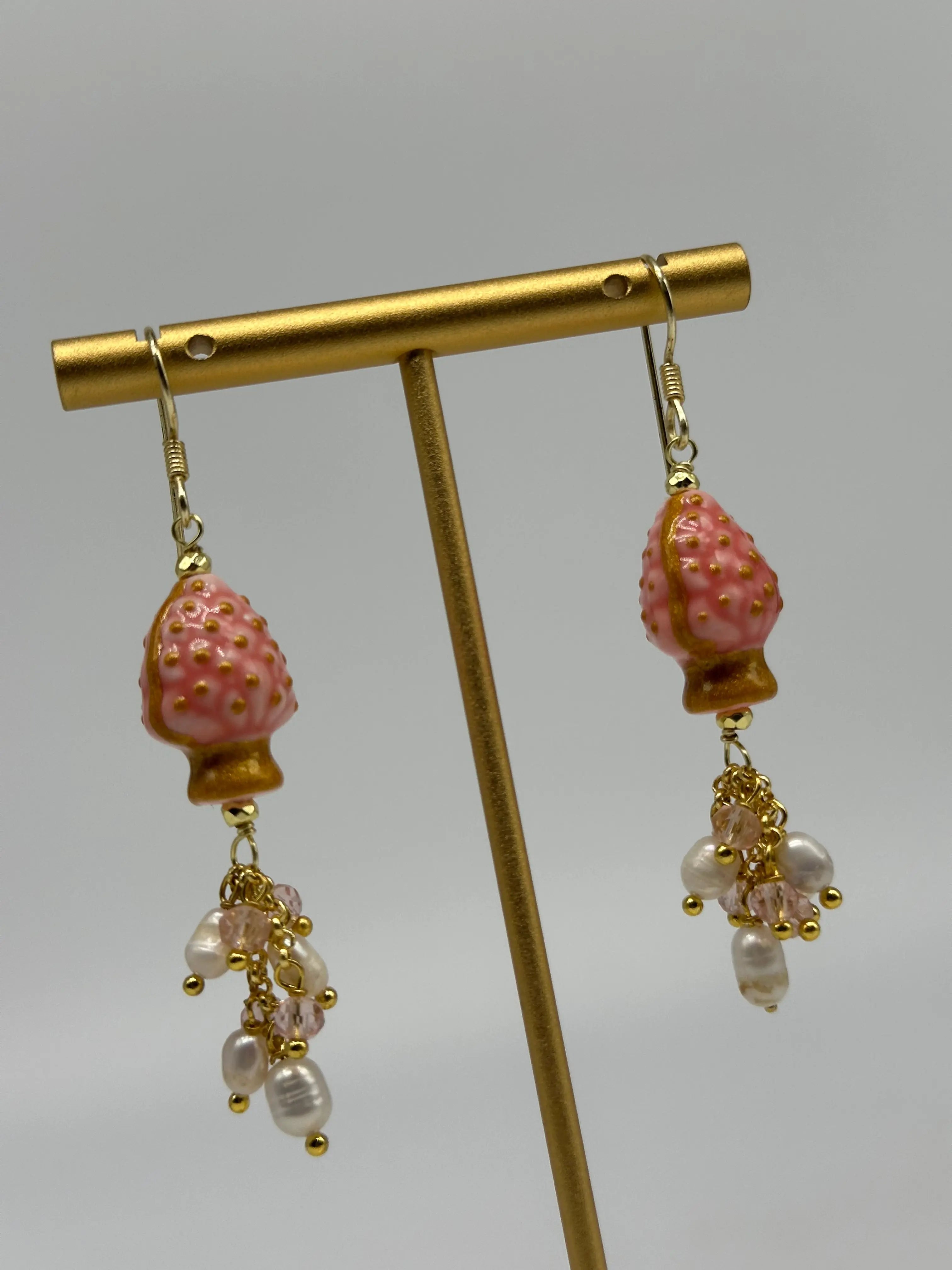 Orecchini Artigianali Pigna Rosa Ceramica di Caltagirone, pietre e perle DD CERAMICHE SICILIANE