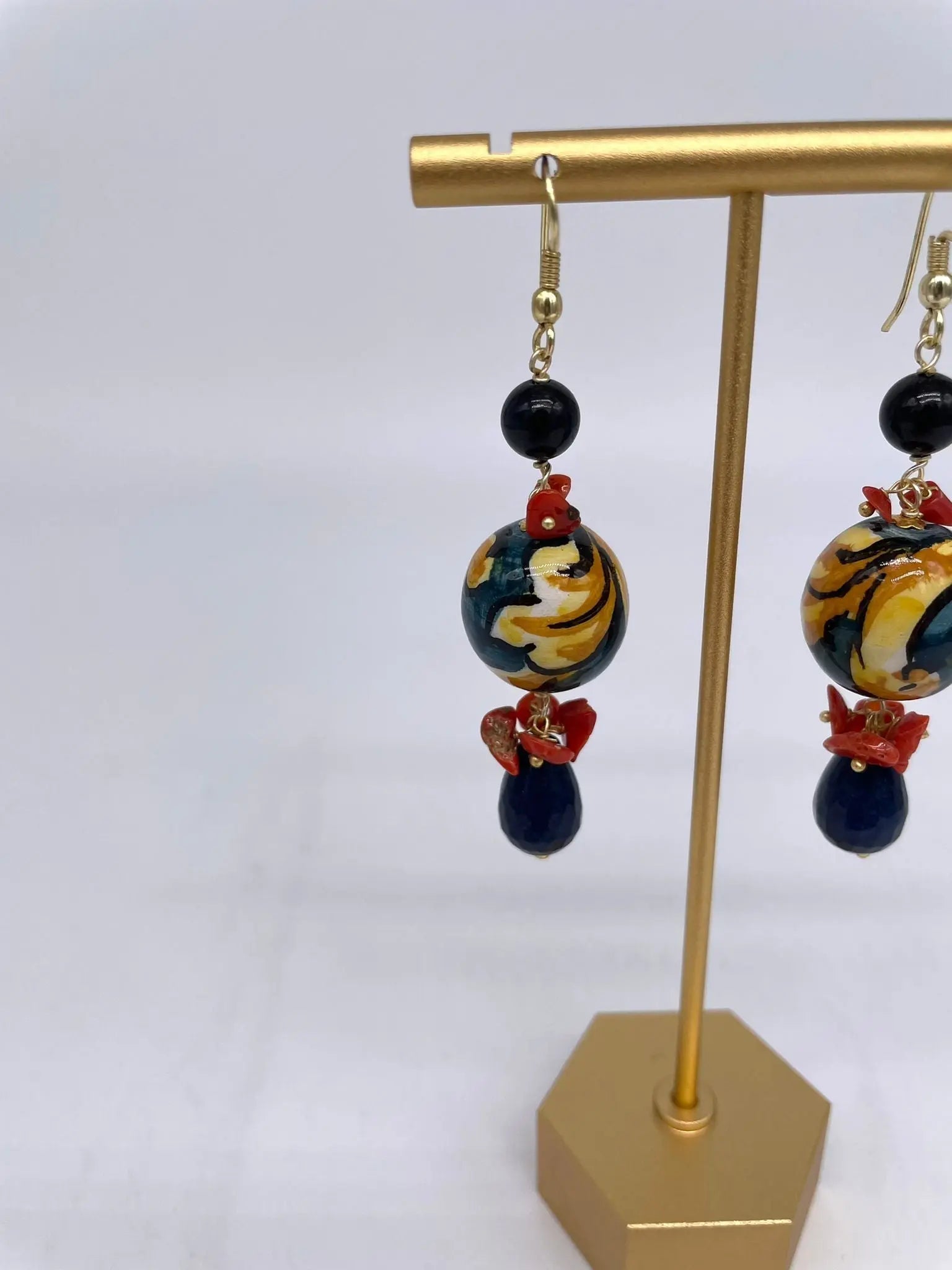Orecchini Artigianali Sfere di Natale Blu in Ceramica di Caltagirone, pietre e corallo - DD CERAMICHE SICILIANE