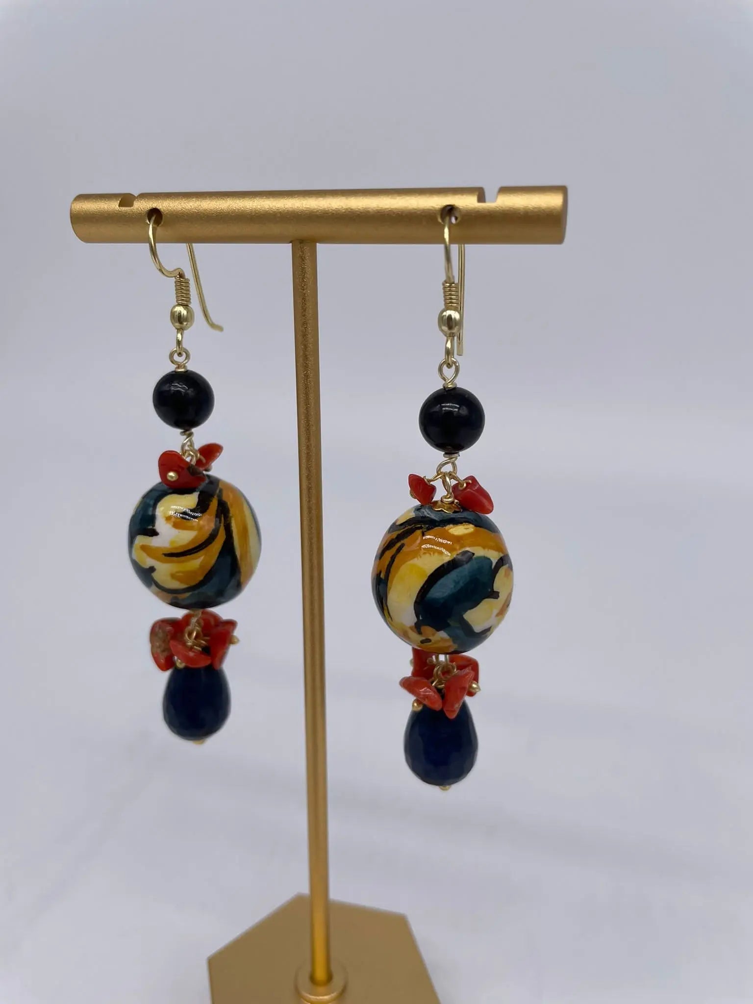 Orecchini Artigianali Sfere di Natale Blu in Ceramica di Caltagirone, pietre e corallo - DD CERAMICHE SICILIANE