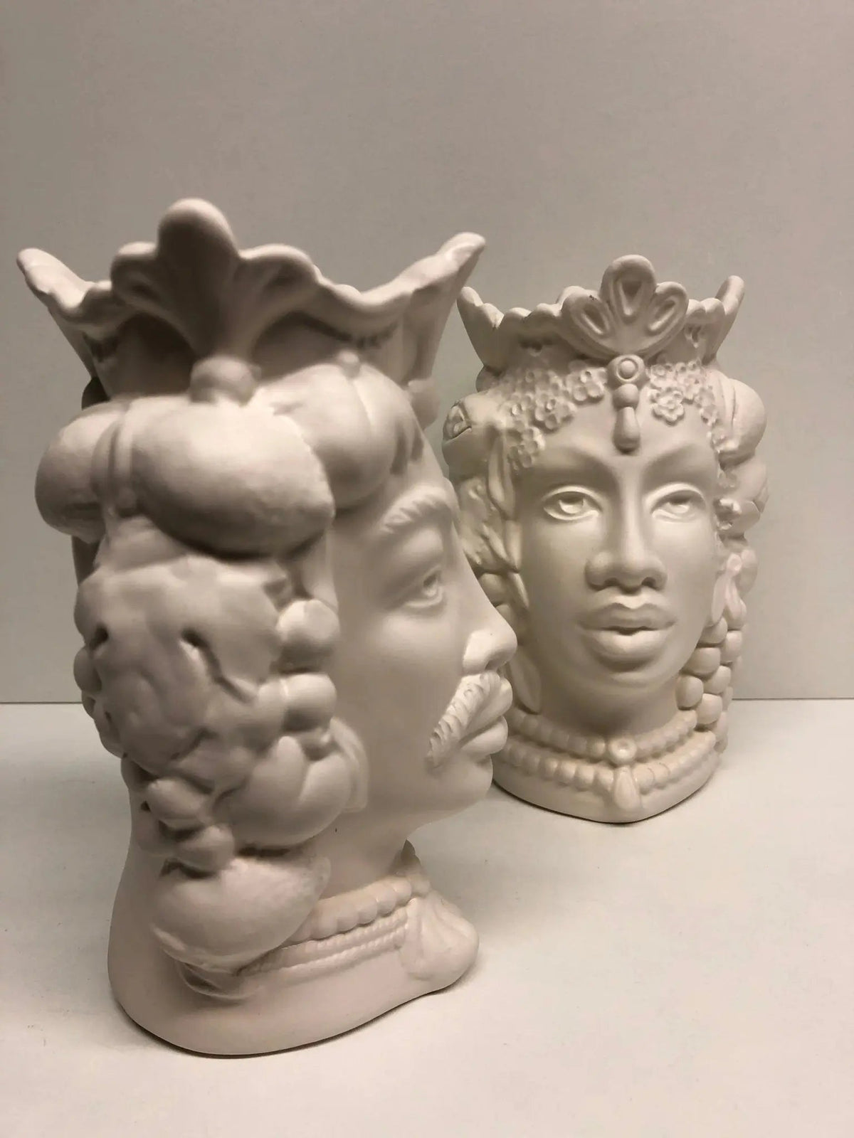 Teste di Moro Afro Frutta Ceramica Caltagirone cm H.18 L.12 Artigianale Bianco Opaco - DD CERAMICHE SICILIANE