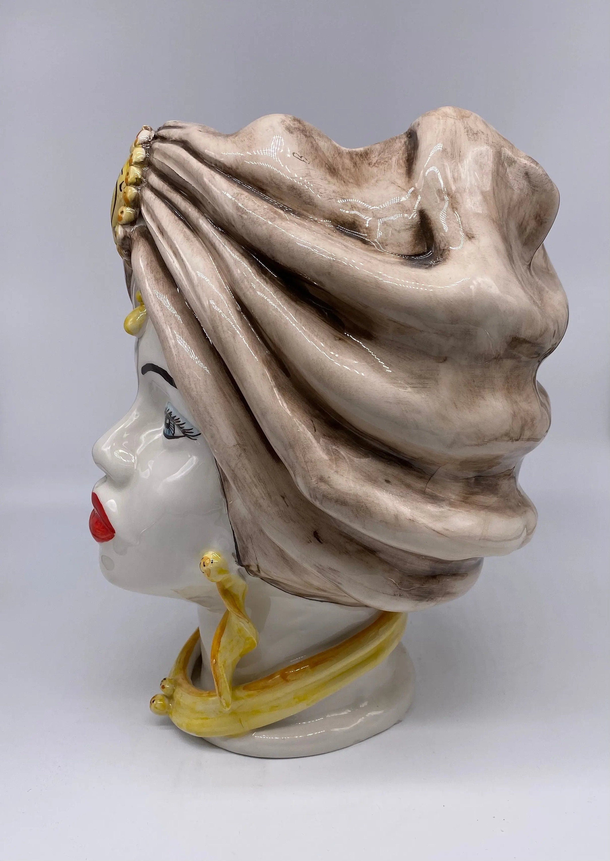 Teste di Moro Atena Ceramica Caltagirone cm H.30 L.23 Artigianale Écru Bianco Giallo DD CERAMICHE SICILIANE