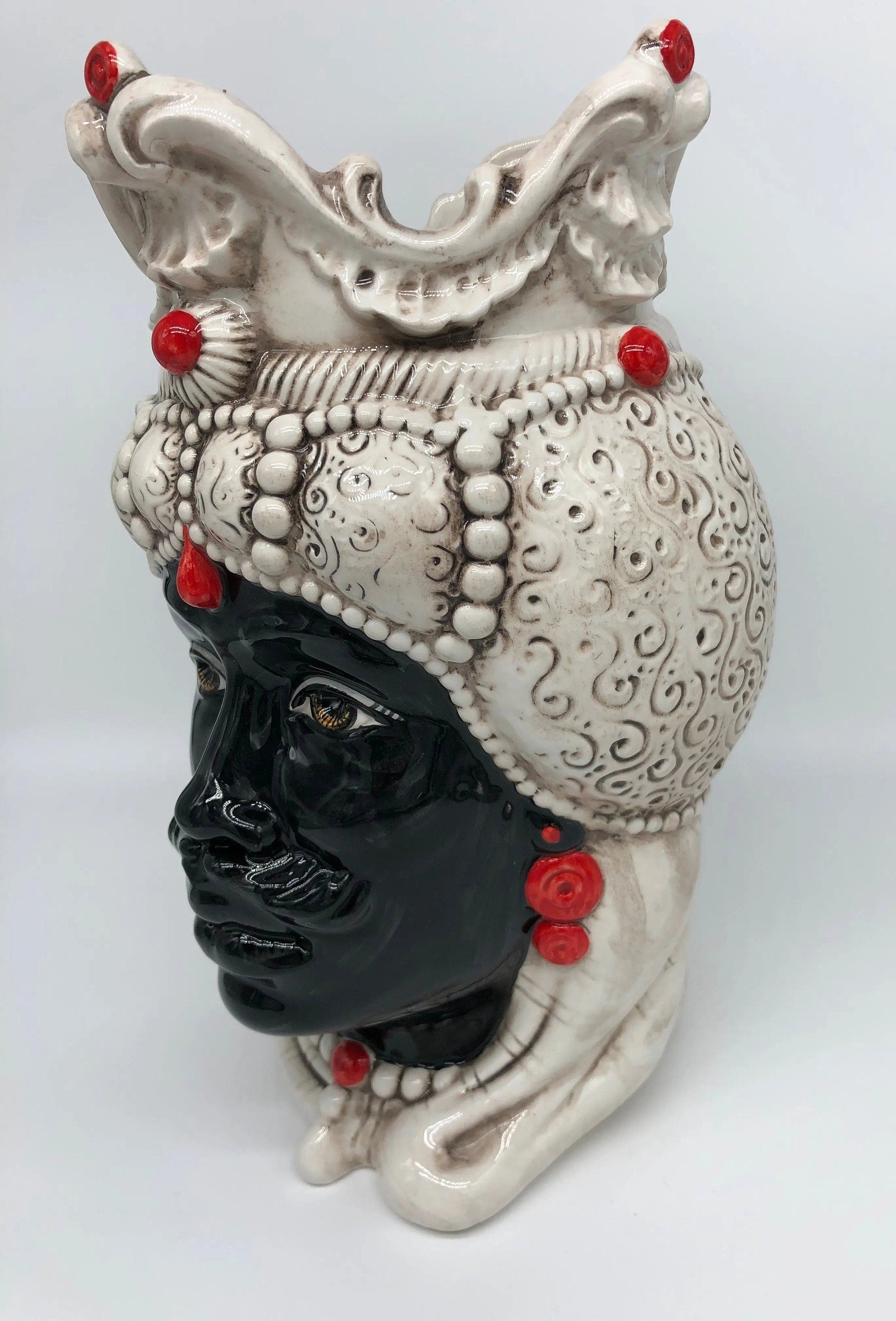 Teste di Moro Emiro Ceramica Caltagirone cm H.30 L.18 Artigianale Écru Sfere Rosso DD CERAMICHE SICILIANE