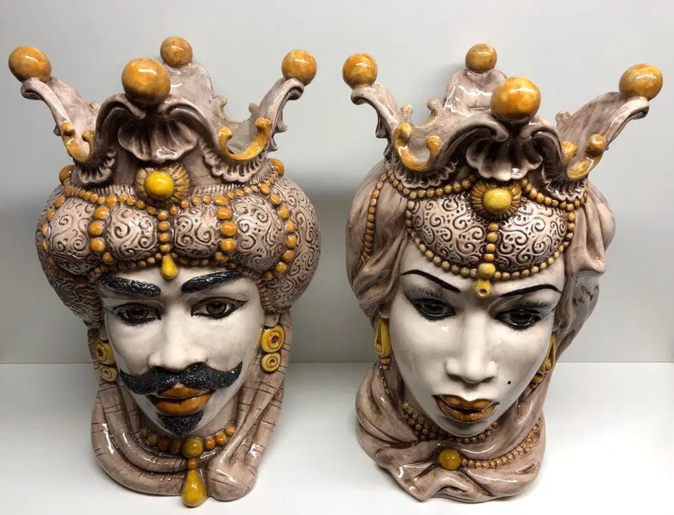 Teste di Moro Emiro Ceramica Caltagirone cm H.45 L.29 Artigianale Écru Sfere Giallo DD CERAMICHE SICILIANE